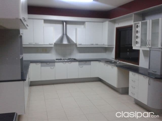 casa c/Piscina zona Mburucuya!!!