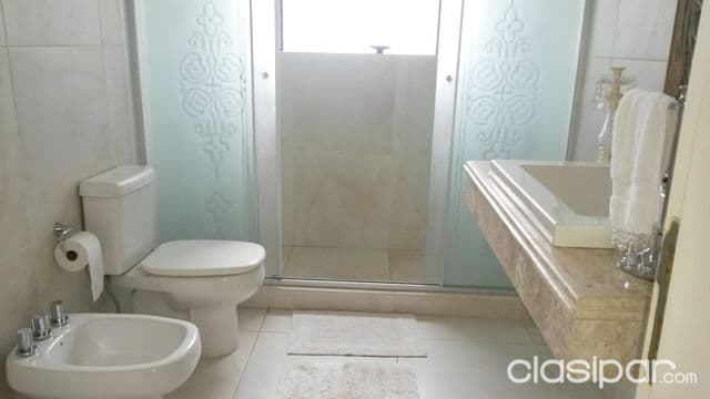 Residencia en barrio cerrado con piscina propia-!!!