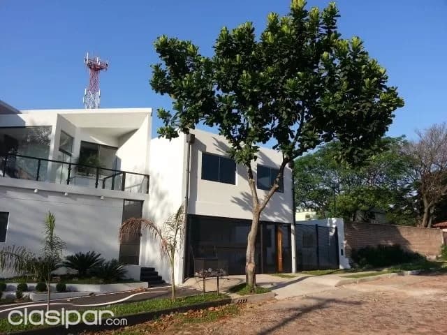 Fina Residencia Minimalista!!! a 100 mts de la Avda Perón, foto 3