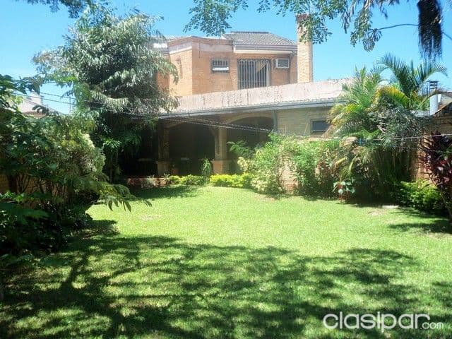 Elegante residencia zona mcal lopez y san martin