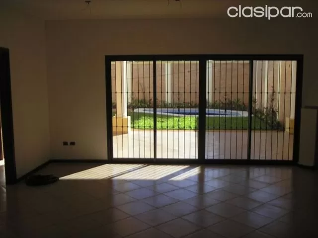 Residencia de 4 dormitorios zona Mburucuya c/piscina!!! — foto 5