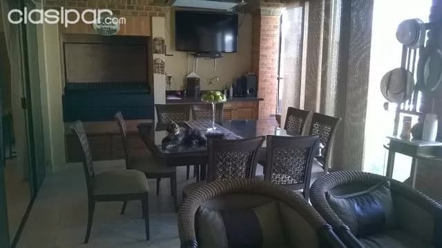 Fina residencia de cuatro dormitorios en suite en barrio mburucuya, foto 2