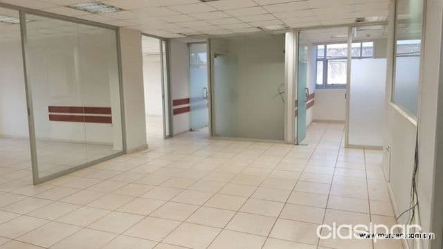 Oficina corporativa en edificio sobre avda. España 160