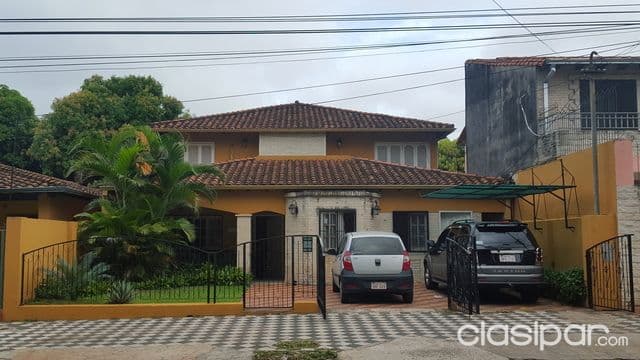 Casa en barrio Herrera!!