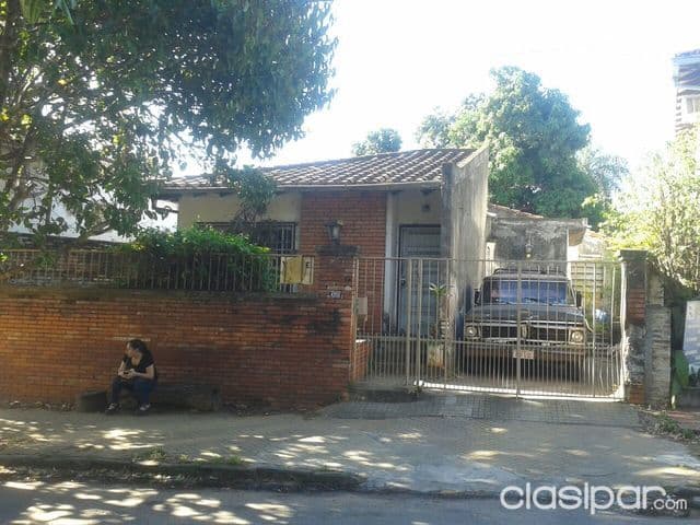Casa a demoler o remodelar en Villa Morra!!