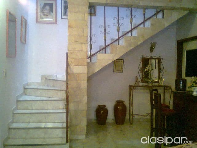 CASA con Departamento, y salón comercial sobre asfalto — foto principal