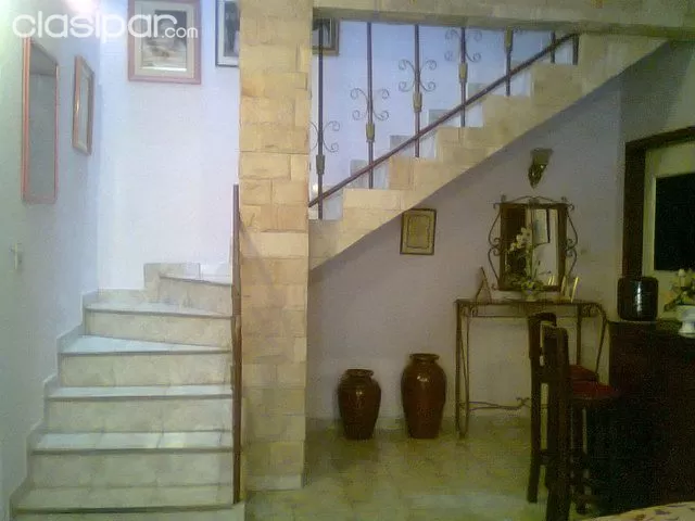 CASA con Departamento, y salón comercial sobre asfalto — foto 2