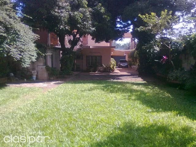 CASA con Departamento, y salón comercial sobre asfalto — foto 5