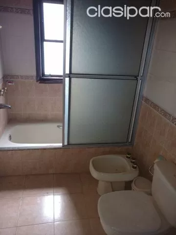 En barrio san vicente, casa en tres niveles, a una cuadra y media de felix bogado!!! — foto 3