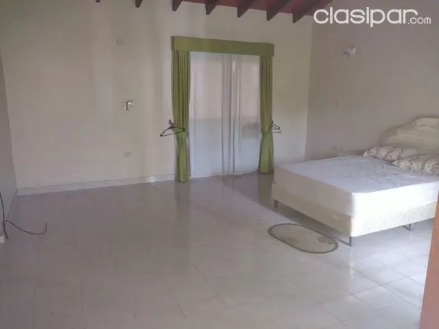 En barrio san vicente, casa en tres niveles, a una cuadra y media de felix bogado!!! — foto 4