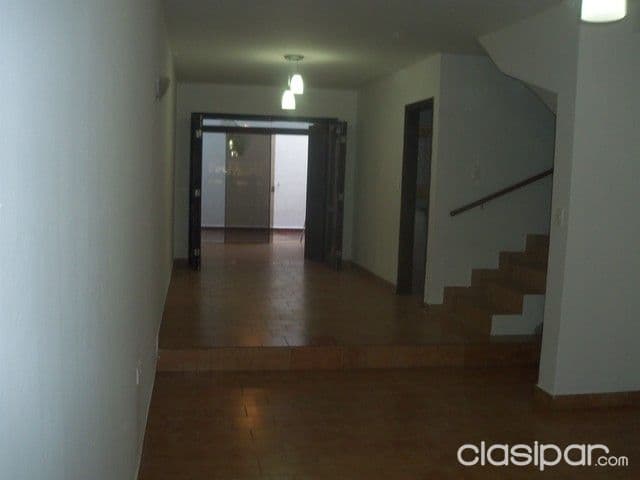 En Villa Morra alquilo duplex tipo departamento de 2 dormitorios en suitte
