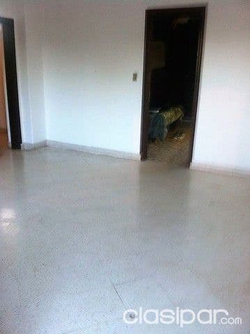 Casa en barrio pinoza de asuncion
