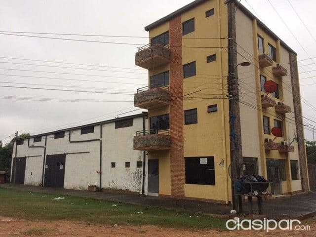 Tinglado en Luque : Todos junto, 5 departamento, 5 terrenos, salones comercial