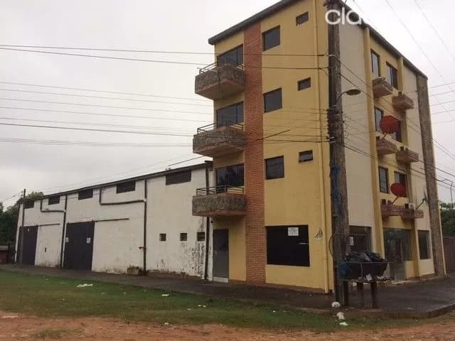 Tinglado en Luque : Todos junto, 5 departamento, 5 terrenos, salones comercial — foto 2