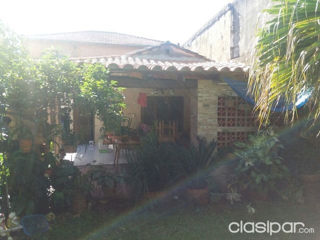casa ...buenisima ubicacion a media cuadra de Bartolomé...COD: CL 539