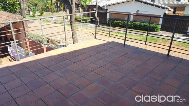Casa y duplex juntos en lambare