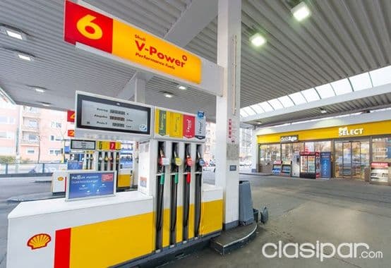 Estación de Servicios sobre calle asfaltada — foto principal