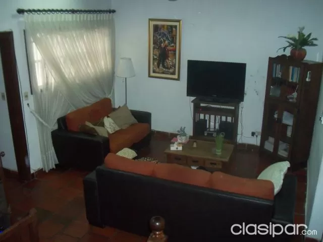 Zona shopping mcal lopez casa de 2 plantas c/ terreno de 12 X 45, foto 3
