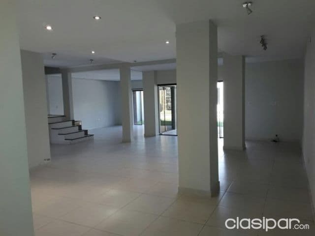 Elegante Residencia en Pleno Barrio Herrera