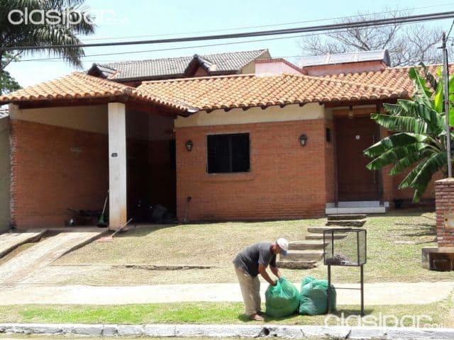 Hermosa casa en barrio loma pyta, Asunción!!!