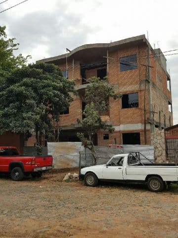 Edificio de 3 nivel en barrio San Cristobal