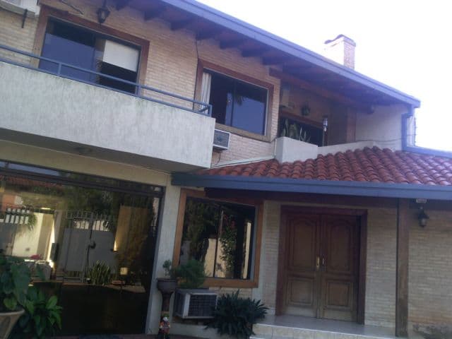 espectacular residencia en barrio los laureles Asunción paraguay