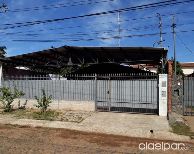 (Cód. J4.020) Casa en el Barrio San Cristóbal – Asunción