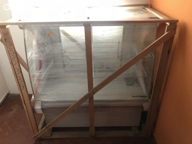 Exibidora de productos secos para Confiteria Panaderia y supermercados en gral REFRIMATE
