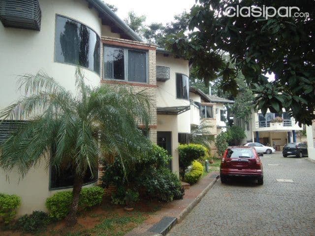 Hermosa casa en condominio cerrado!!zona Villa Morra — foto principal