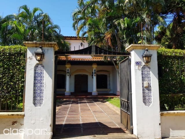 Hermosa residencia colonial 1855,08 mts2