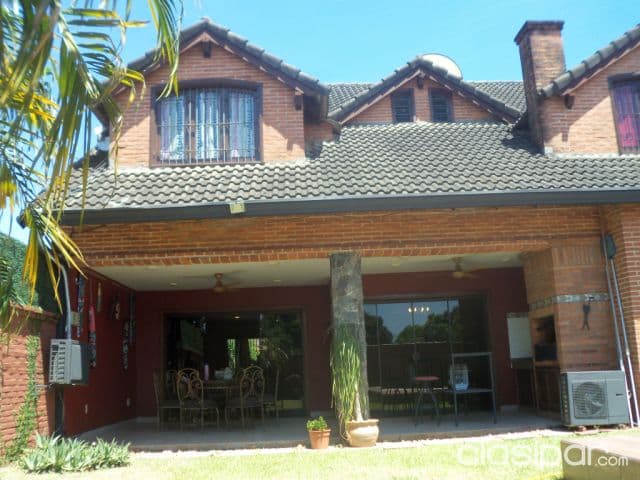 Elegante residencia de 2 plantas piscina en barrio los laureles — foto 1