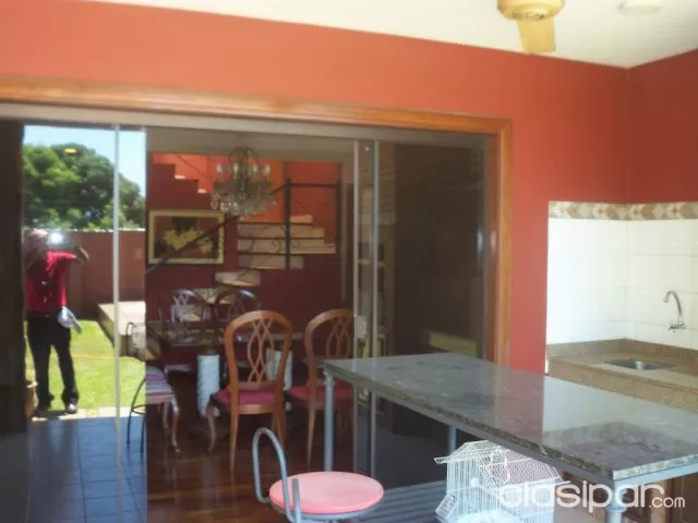 Elegante residencia de 2 plantas piscina en barrio los laureles — foto 4