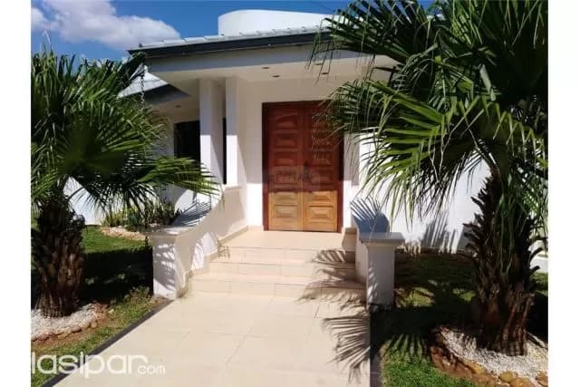 Hermosa residencia de 1.300 mts2 en ycua sati, foto 3