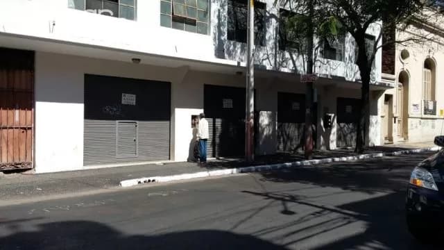 Salon comercial sobre Herrera casi caballero — foto 2