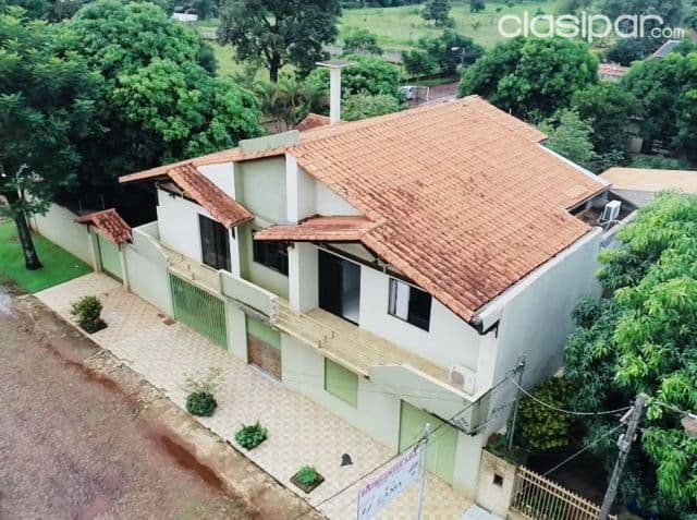 Hermosa residencia con salones comerciales de 05 habitaciones