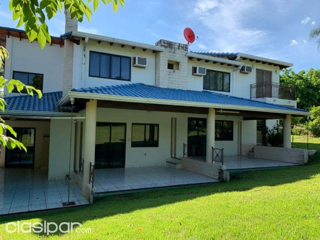hermosa residencia en el Paraná Country Club