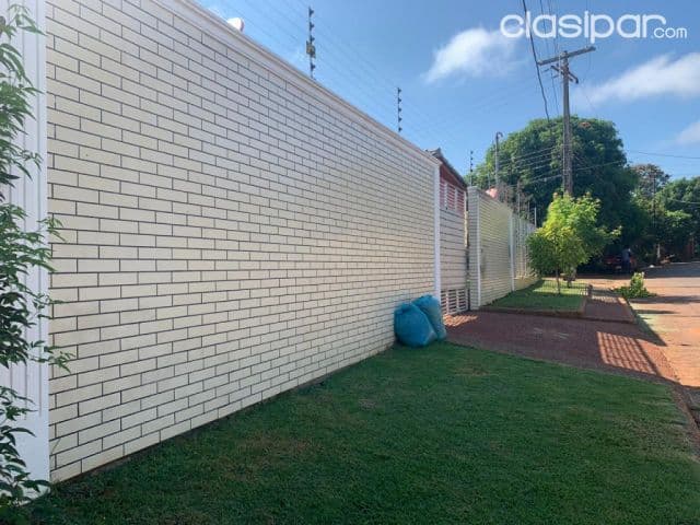 Hermosa residencia en venta en el centro de pdte. Franco!!