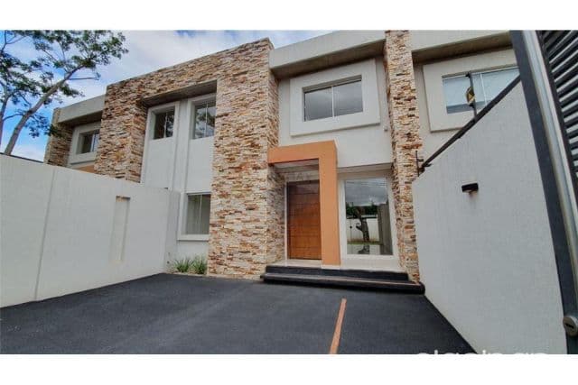 Amplio duplex a estrenar- zona mas alta del cit 180,000 usd