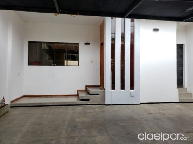 Se alquila duplex amoblado zona Paseo La Galeria