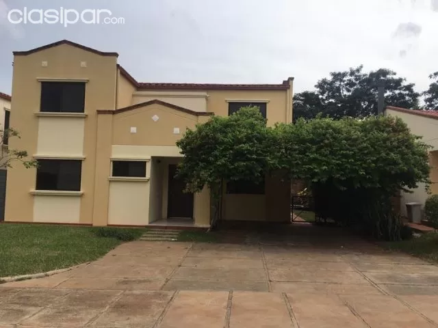Casa en Luque en barrio cerrado. Cod 2170, foto 2