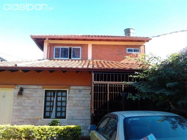 Hermosa residencia en barrio Herrera. J4120