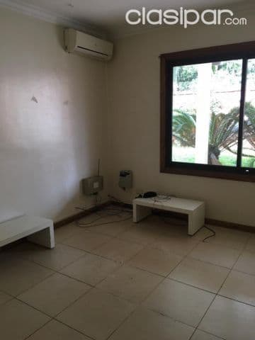 Se alquila amplia casa en barrio Mcal Estigarribia — foto 1