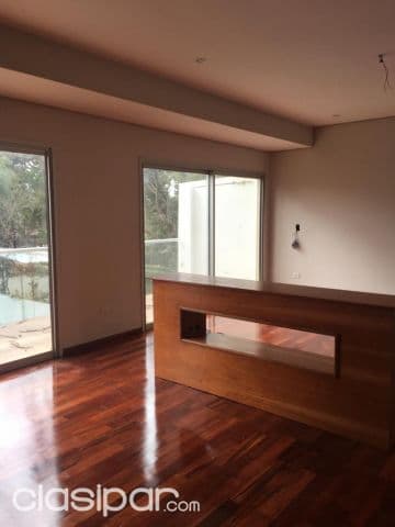 Se alquila moderna residencia en Barrio Mcal Estigarribia
