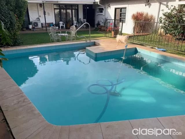 Amplia casa con piscina en barrio Jara — foto 4