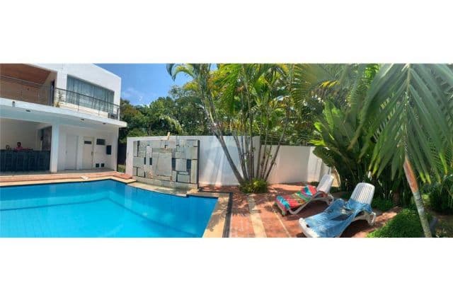 Casa de Verano en esquina San Bernardino 425,000 USD