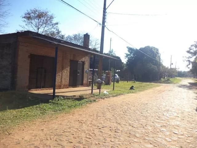 2 salon comercial a 200 mts del asfalto mora cue Luque, foto 4