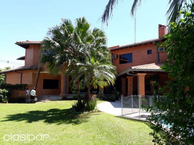 Amplia Casa zona Parque de la Salud
