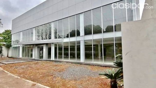 gran deposito y showroom