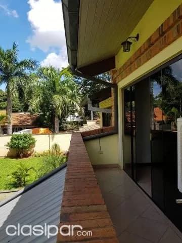 Bo mcal. Estigarribia: Distinguida residencia, 3 dormitorios, jardín y piscina — foto 2