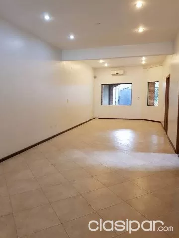 Bo mcal. Estigarribia: Distinguida residencia, 3 dormitorios, jardín y piscina — foto 3